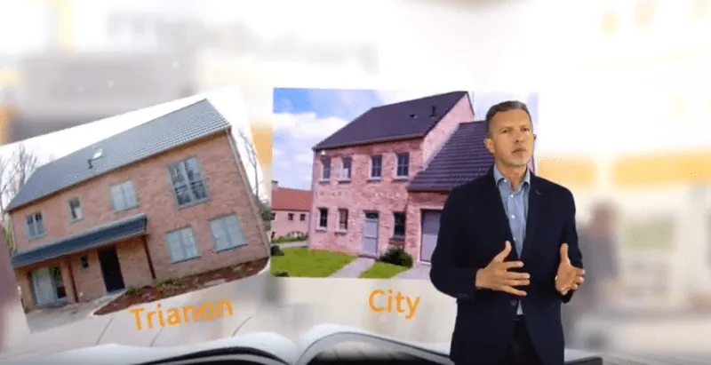 Quelqu'un qui se tient derrière une maison modulaire