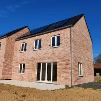Extérieur d'une maison clé sur porte à vendre