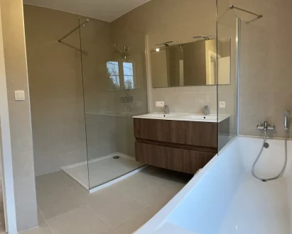 Douche à l'intérieur d'une maison Modulart